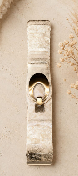 94082. Elastische riem goud met gouden ovale gesp