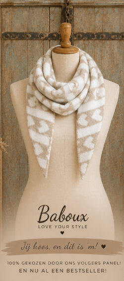 Mini gebreide puntsjaal hearts Ecru/beige - Renske 191121