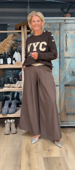 Pullover NYC bruin - Nana 190363 (25 augustus weer op voorraad, je kunt al bestellen)