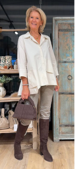 A-lijn laagjes blouse poppelin beige Evy (22 september weer op voorraad, je kunt al bestellen)