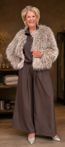 Hairy fake fur jack licht taupe - Evy 190331