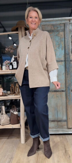 Oversized vest met 3 gouden knopen taupe - Evy
