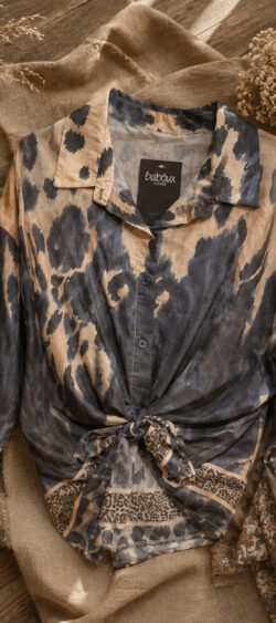 Transparant blouse leopard donkerblauw/camel Evy - 192807