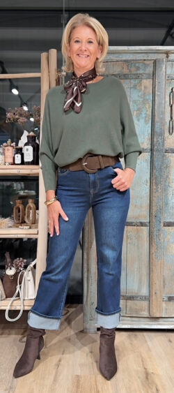 3D-1508. Straight jeans met omslag Bibi
