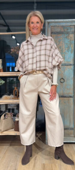 Leatherlook broek beige - Evy 197508  (13 oktober weer op voorraad, je kunt al bestellen)