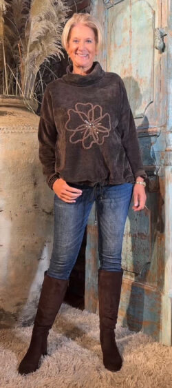 Velourse koord sweater met bloem bruin Bibi 200437 (31 oktober weer op voorraad, je kunt al bestellen)