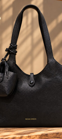 Hobo schoudertas eco leather zwart Lily