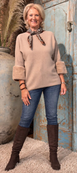 Pullover met fake fur boord taupe - Evy 198841