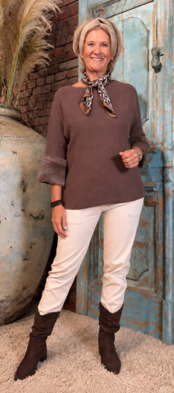 Pullover met fake fur boord bruin - Evy 198834